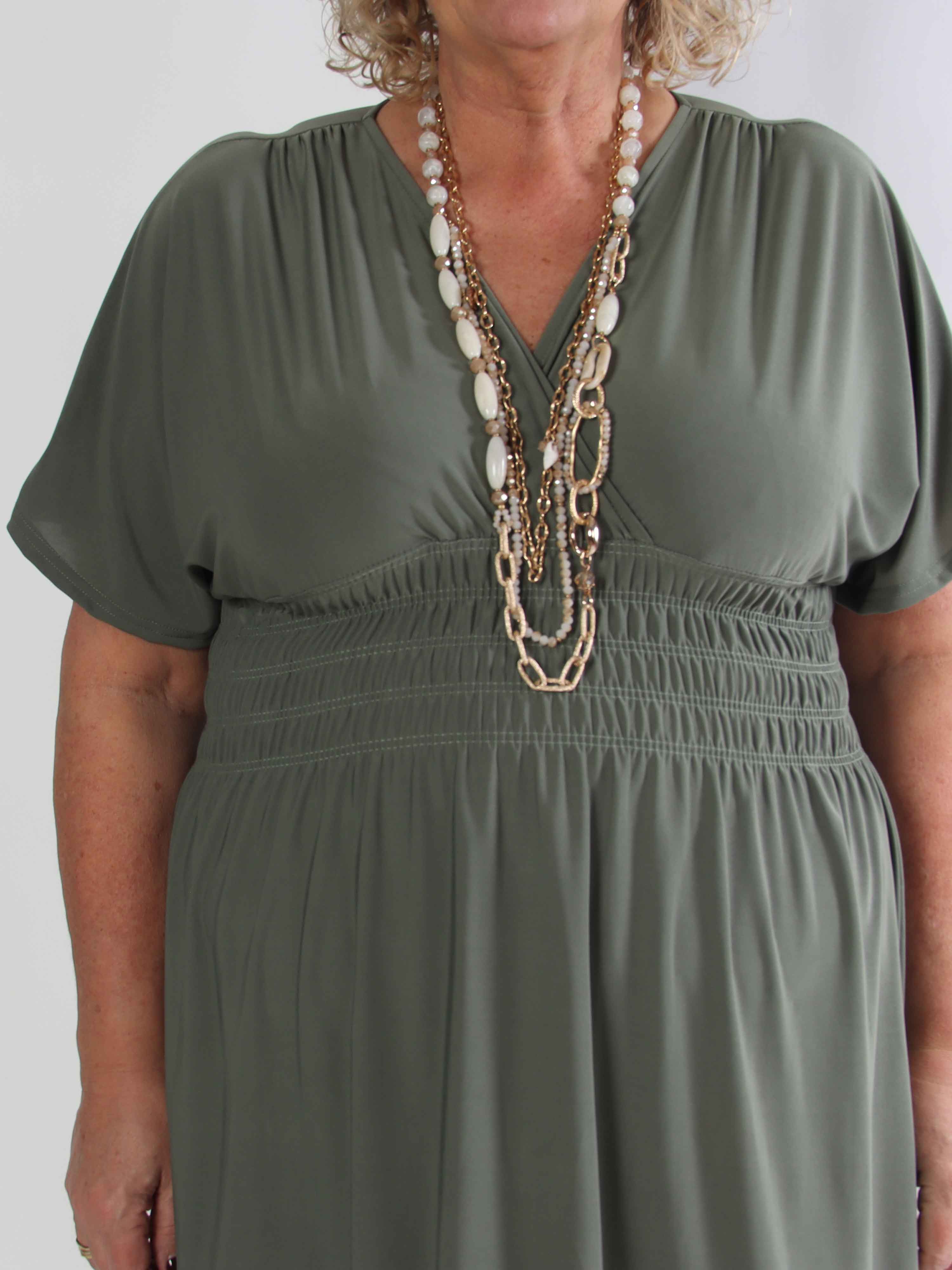 Pams Plain Short - Elastisk plus size kjole med smock i taljen